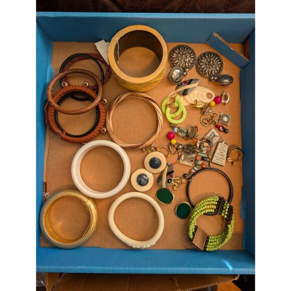 Source Unknown Jewelry - Mixed Lot – Earrings & Bracelets Assorted Styles, Shipped As Shown